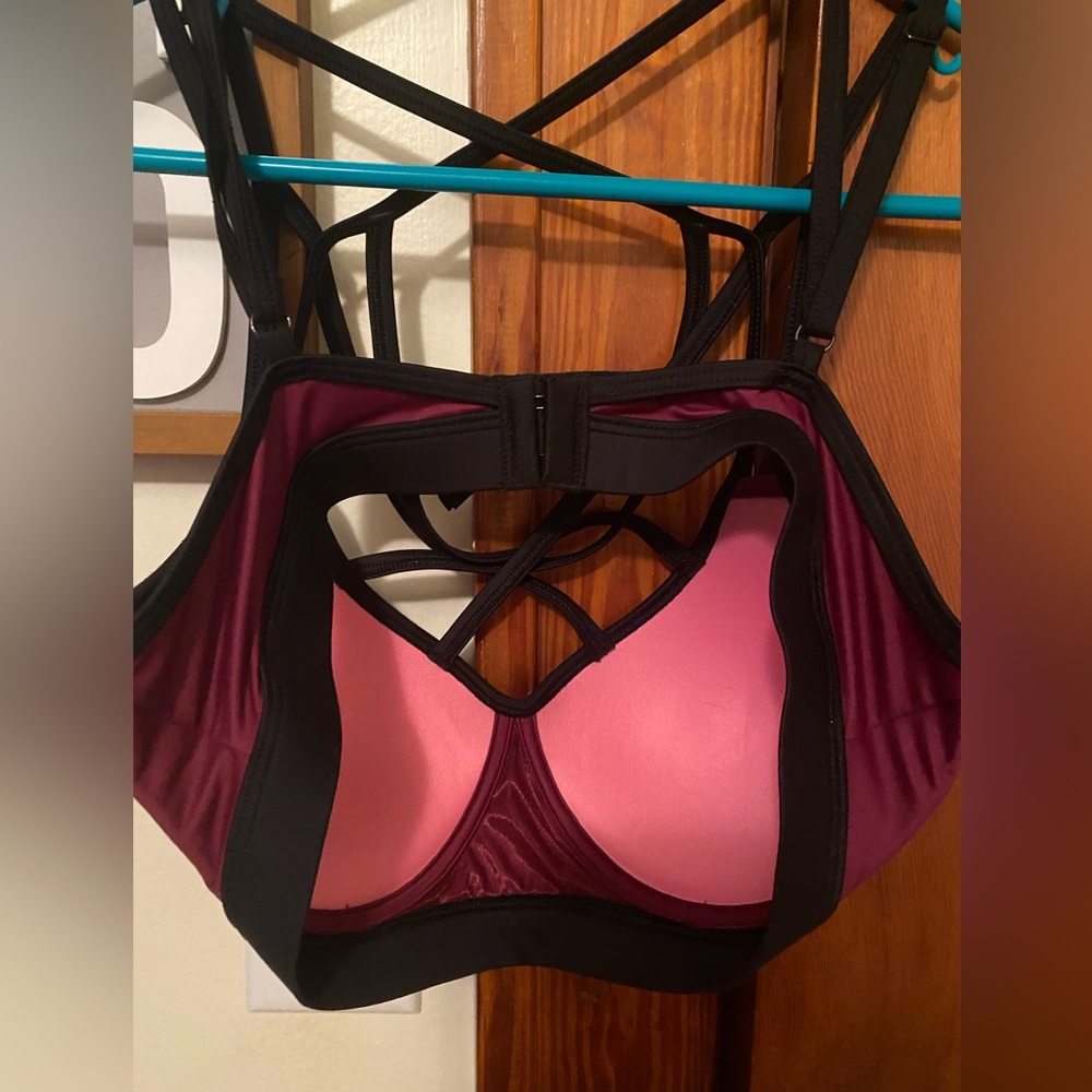 Pink bra - Picture 3 of 3